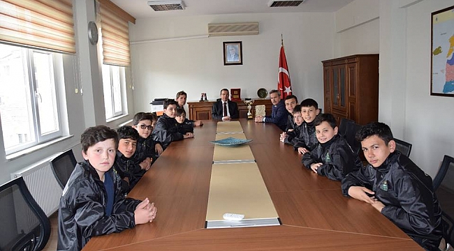 23 Eylül Ortaokulu Futsal Takımından Çan Kaymakamı Mustafa Gürdal'a Ziyaret