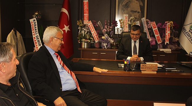 20 Yıllık Eski Başkan Tebrik Ziyaretlerine Memleketinden Başladı