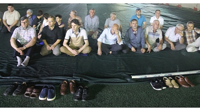 Çan Şehir Stadında Teravih Namazı Kılındı