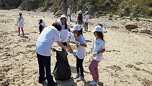 İlkokul Öğrencilerinden Sahil Temizliği