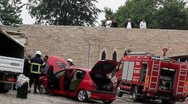 Patlayan Akü Arabayı Yaktı!