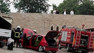 Patlayan Akü Arabayı Yaktı!