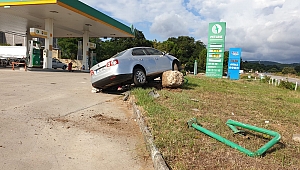 Araç Benzin İstasyonuna Daldı