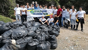 Mültecilerden Kalan Çöpleri Temizliyorlar