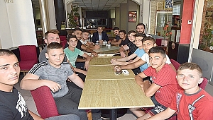 ÖZ'DEN BAKLAVA İKRAMI