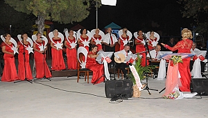 KEPEZ'DE ZAFER BAYRAMI KONSERİ BÜYÜLEDİ