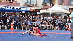 Çan'ın Kurtuluş Etkinliklerinde Güreş Minderi Avrupa ve Dünya Şampiyonlarını Ağırladı