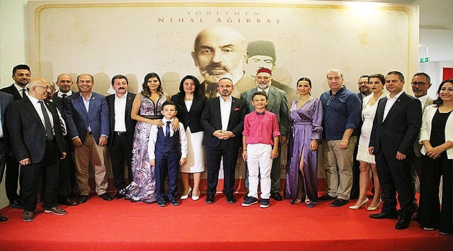 Mehmet Akif'in Galası Hayran Bıraktırdı