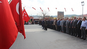 29 Ekim Kutlamaları, Çelenk Sunma Töreni ile Başladı