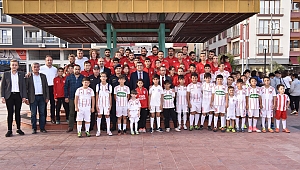 Çan Belediye Başkanı Bülent Öz, Sporla İlgilenen Gençlere Yakın İlgi Gösteriyor