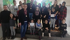 Çan Cumhuriyet İlkokulu Velileri Ödüllendirdi