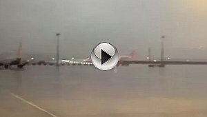 PARÇALANAN YOLCU UÇAĞININ PİSTTEN ÇIKMA GÖRÜNTÜLERİ ORTAYA ÇIKTI