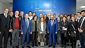 ÇOMÜ REKTÖRÜ PROF. DR. SEDAT MURAT, BULUŞ SAHİBİ ÖĞRETİM ÜYELERİ İLE BİR ARAYA GELDİv