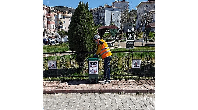 "MASKE VE ELDİVENLERİ ATIK KONTEYNERLERİNE ATALIM!"