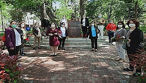 ANNELER GÜNÜ ZÜBEYDE HANIM BÜSTÜ ÖNÜNDE KUTLANDI