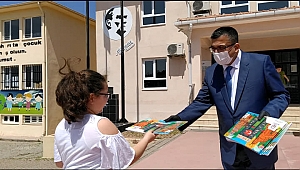 Başkan Bülent Öz'den Uzun Süre Sonra Dışarı Çıkan Çocuklara Sürpriz Hediyeler