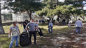 BAYRAMİÇ'TE BELEDİYE PERSONELİ ÇÖP TOPLADI