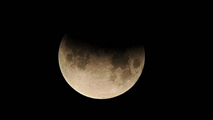 BU GECE, KISMİ AY TUTULMASI YAŞANACAK!