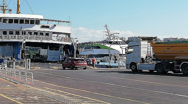 DENİZ OTOBÜSÜ YOĞUNLUĞU YAŞANIYOR