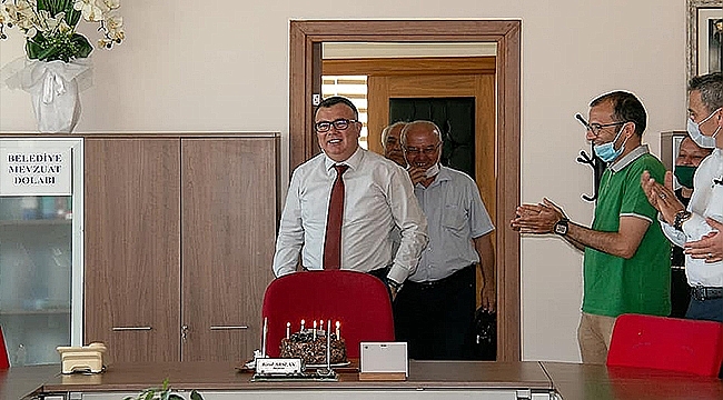  BAŞKAN ARSLAN'A SÜRPRİZ KUTLAMA