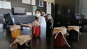 ORGANİK ÜRÜNLERLE OKUL HARÇLIĞINI ÇIKARIYOR