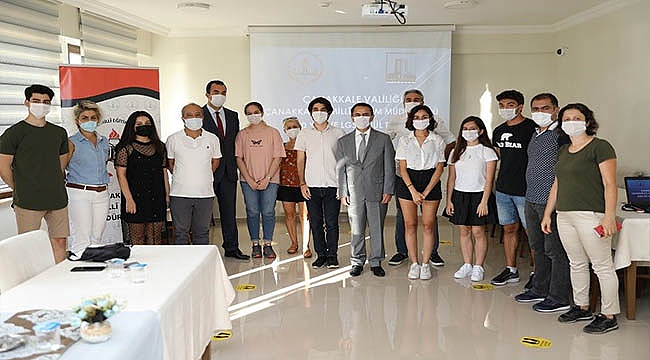 VALİ AKTAŞ, YKS VE LGS SINAVLARINDA DERECEYE GİREN ÖĞRENCİLERİ ÖDÜLLENDİRDİ