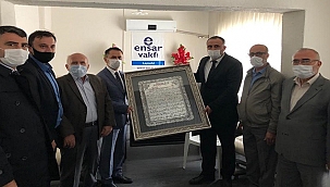 VALİ AKTAŞ'TAN ENSAR VAKFI LAPSEKİ ŞUBESİNE ZİYARET