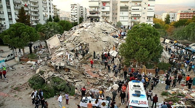 İZMİR'DE ARAMA KURTARMA ÇALIŞMALARI SONA ERDİ