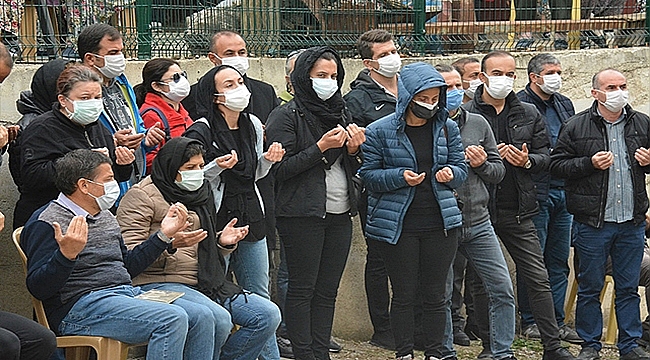 İZMİR'DEKİ DEPREMDE HAYATINI KAYBEDENLER SON YOLCULUĞUNA UĞURLANIYOR