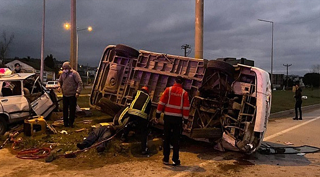 İŞÇİ MİNİBÜSÜ İLE OTOMOBİL ÇARPIŞTI!