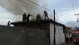 YAYKIN KÖYÜNDEKİ YANGIN PANİĞE YOL AÇTI