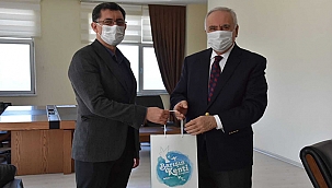 SAĞLIK ÇALIŞANLARINA TARHANA VE SERAMİK ÇORBA KASESİ HEDİYE EDİLDİ