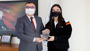 BAŞARILI SPORCULAR BAŞKAN ARSLAN'I ZİYARET ETTİ