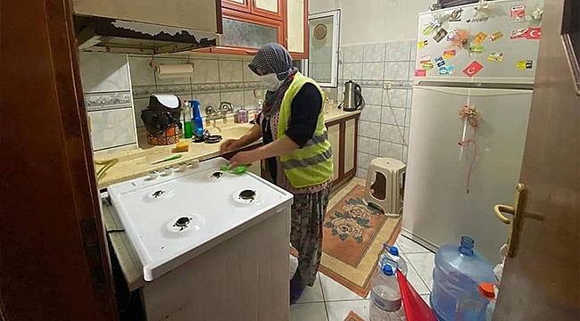 ÇAN BELEDİYESİ EVDE TEMİZLİK DESTEĞİ İLE VATANDAŞLARA DERMAN OLUYOR
