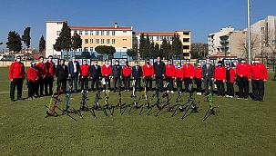 VALİ AKTAŞ, TÜRKİYE OKÇULUK FEDERASYONU MAKARALI YAY MİLLİ TAKIMI KAMPINI ZİYARET ETTİ