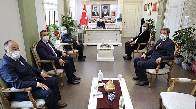 ÇANAKKALE İMAM HATİPLİLER DERNEK YÖNETİMİ VALİ AKTAŞ'I ZİYARET ETTİ