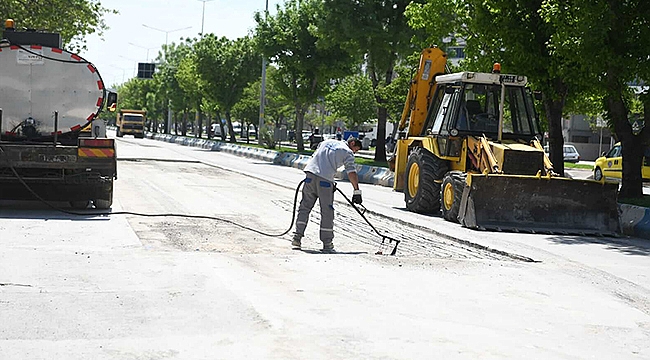 TROYA CADDESİNDE YOL BAKIM VE ONARIM ÇALIŞMASI
