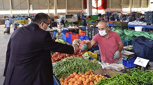 BAŞKAN ÖZ HAFTAYA PAZAR ESNAFINI ZİYARET EDEREK BAŞLADI