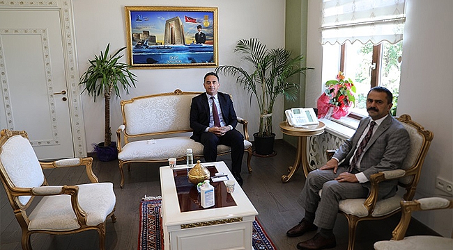 ÇANAKKALE CUMHURİYET BAŞSAVCISI ÖMER KARİŞİT' TEN, VALİ AKTAŞ' A VEDA ZİYARETİ