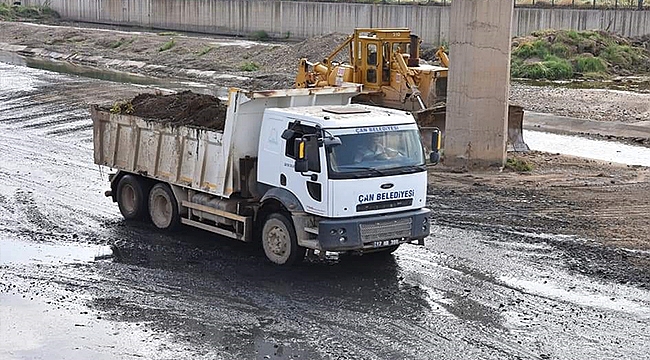 ÇAN'DA KOCABAŞ ÇAYI TEMİZLEME ÇALIŞMALARI DEVAM EDİYOR 