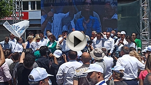 İNCE, CUMHURİYET MEYDANINDA VATANDAŞLARA HİTAP ETTİ