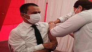 VALİ AKTAŞ, 3. DOZU AŞI ÇADIRINDA YAPTIRDI