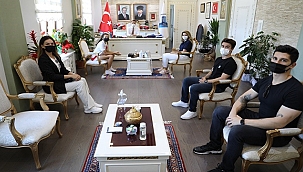 VALİ AKTAŞ, İŞİTME ENGELLİ MİLLİ SPORCU NAZ ALBAYRAK'I KABUL ETTİ