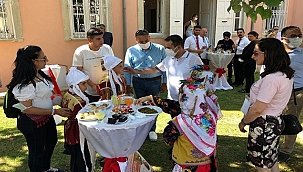 VALİ AKTAŞ, ULUSLARARASI HALK DANSLARI FESTİVALİ MİSAFİRLERİ İLE BİR ARAYA GELDİ
