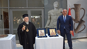 KÜLTÜR VE TURİZM BAKANI MEHMET NURİ ERSOY, İKONALARI TESLİM ETTİ