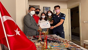 VALİ AKTAŞ, OLİMPİYATA GİDEN İLK MİLLİ SPORCUMUZ OĞUZ UYAR'I EVİNDE ZİYARET ETTİ