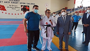 VALİ AKTAŞ, SPORCULARLA BİR ARAYA GELDİ