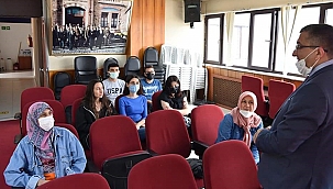 BAŞKAN ÖZ, ÜNİVERİTEYİ KAZANAN ÇANLI ÖĞRENCİLERE VALİZ HEDİYE ETTİ