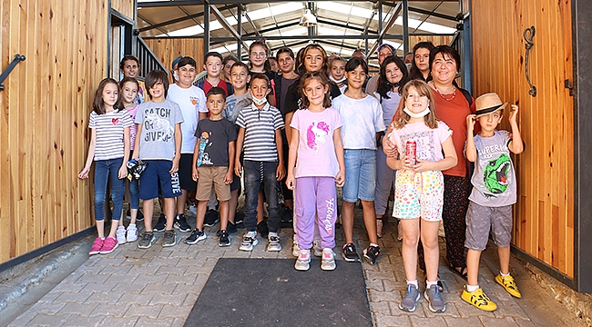 BELEDİYEDEN ÇOCUKLARA AT KEYFİ