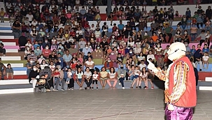 ÇAN BELEDİYESİNİN DÜZENLEDİĞİ TİYATROYA BÜYÜK İLGİ